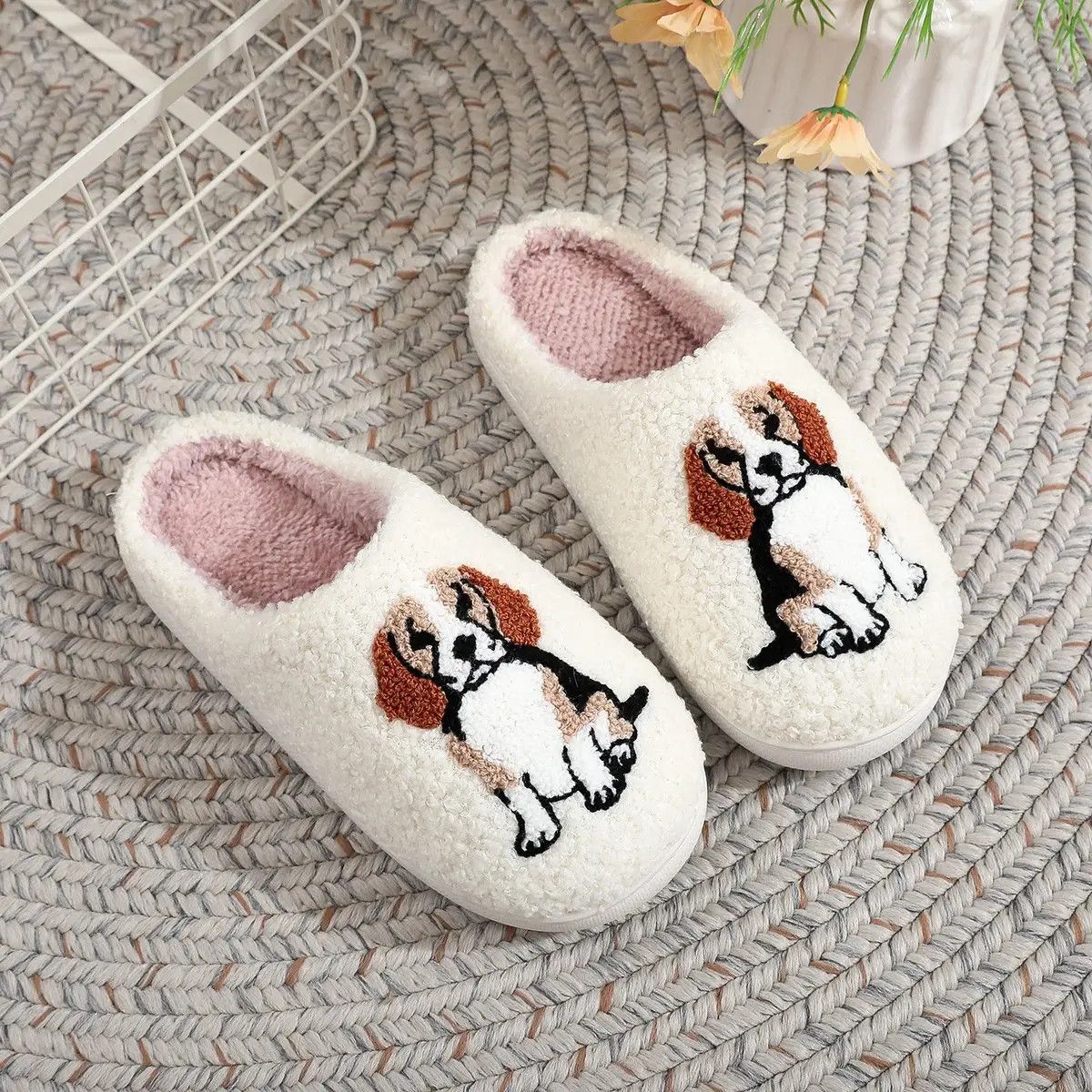 FUZZY SLIPPERS BEAGLE, Size: 6
