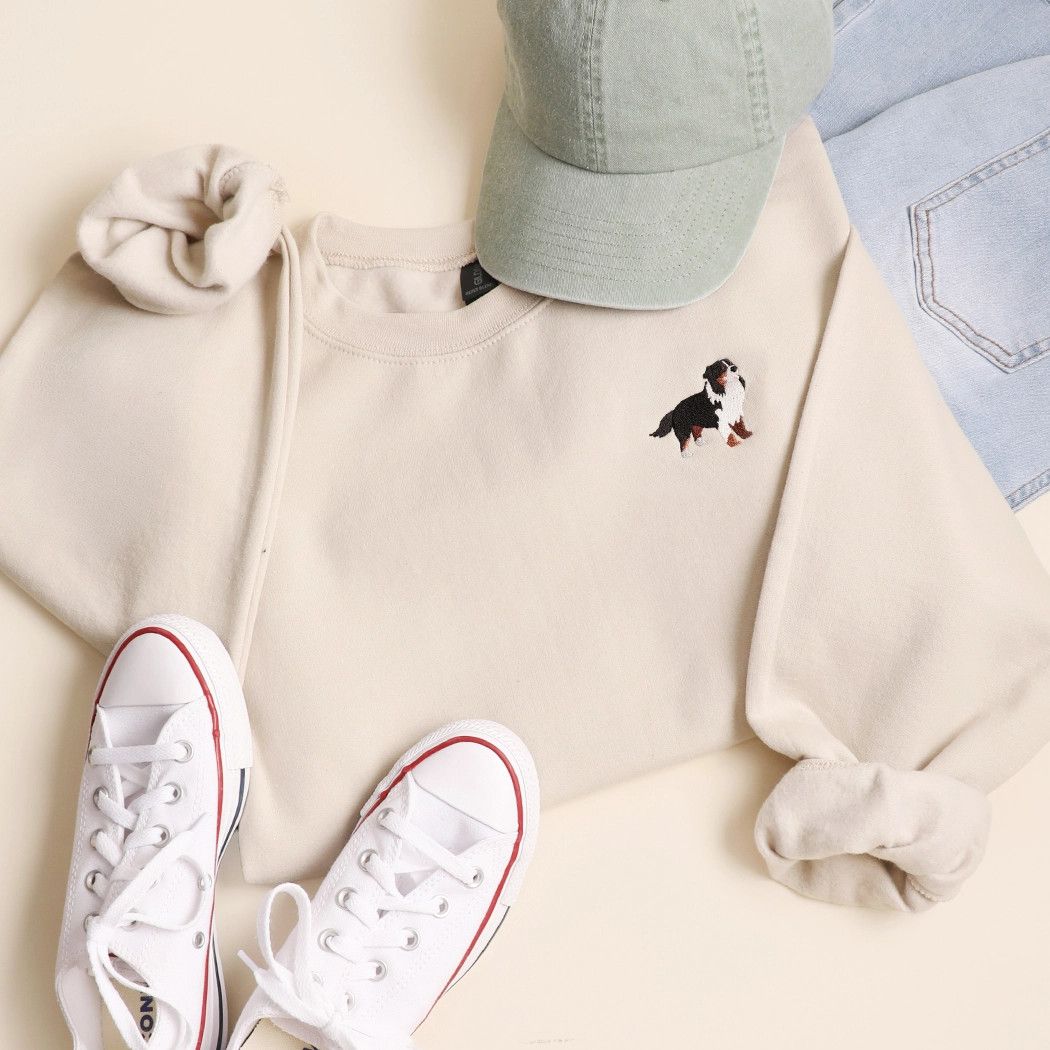EMBROIDERED BERNESE MOUNTAIN DOG CREWNECK, Color: SAND, Size: S