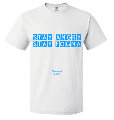 T-shirt con frase: &quot;Stay Angry Stay Fogna&quot;