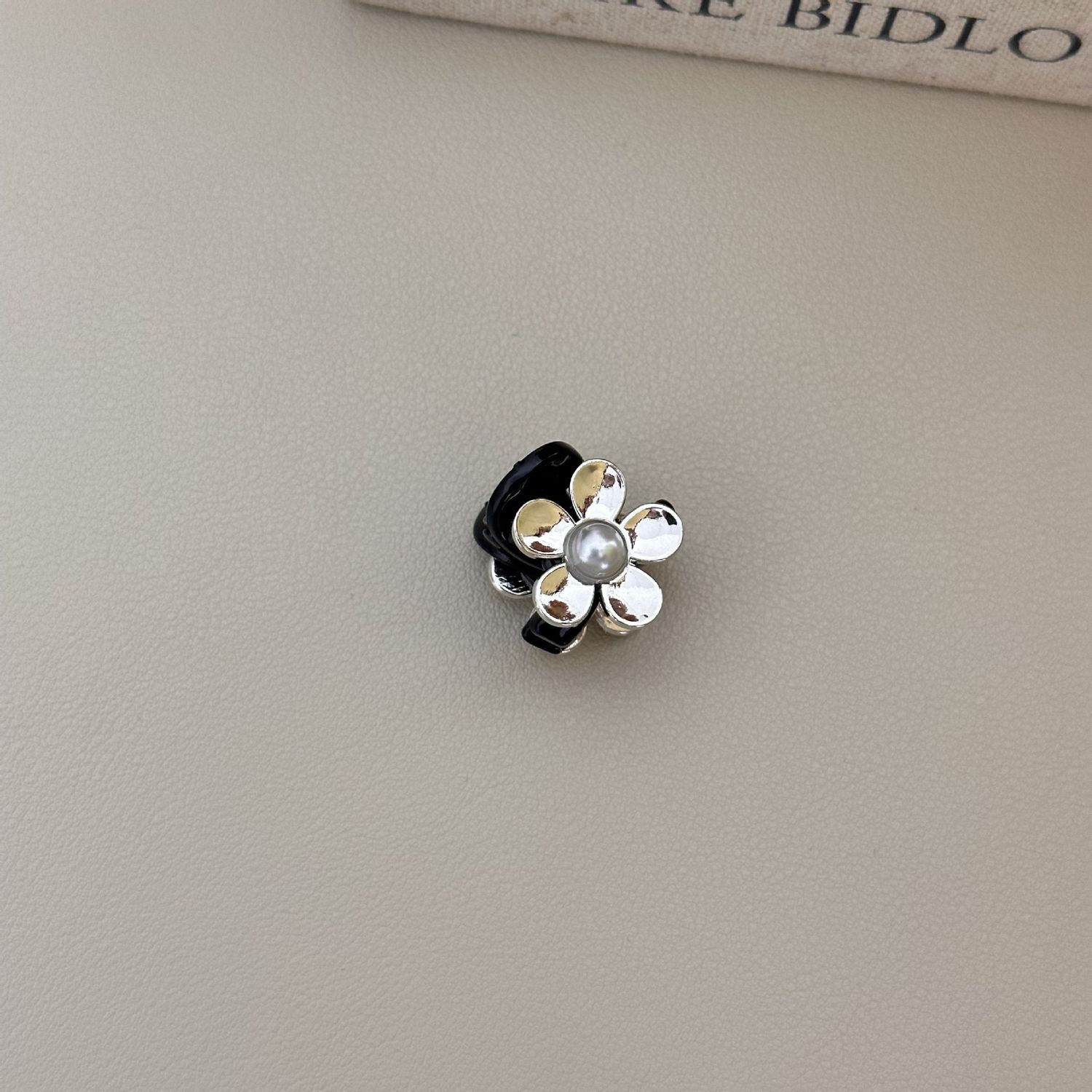 HX Gripper: Silver Flower 80287
