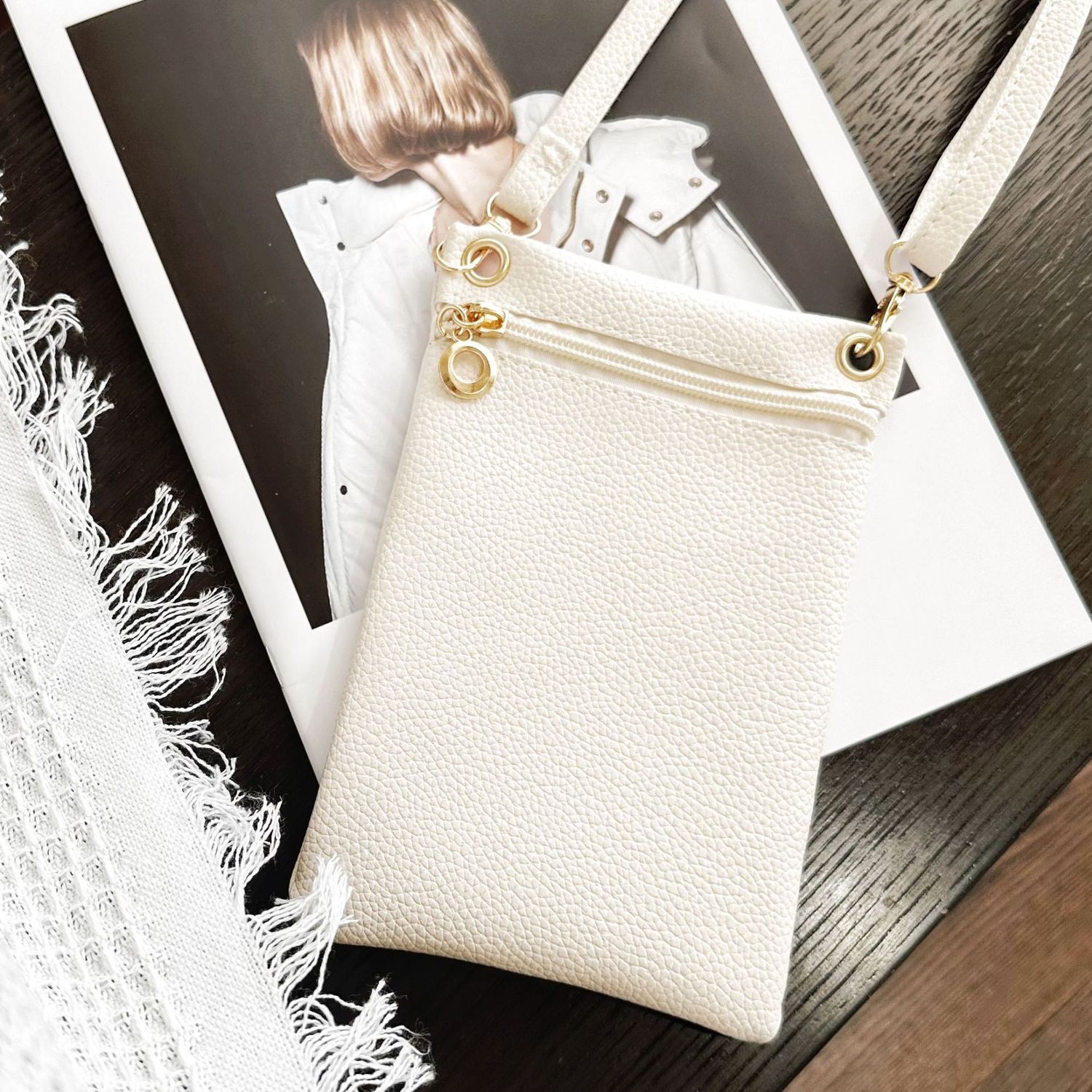 xinheng 202302 Litchi  crossbody phone bag: white 06654