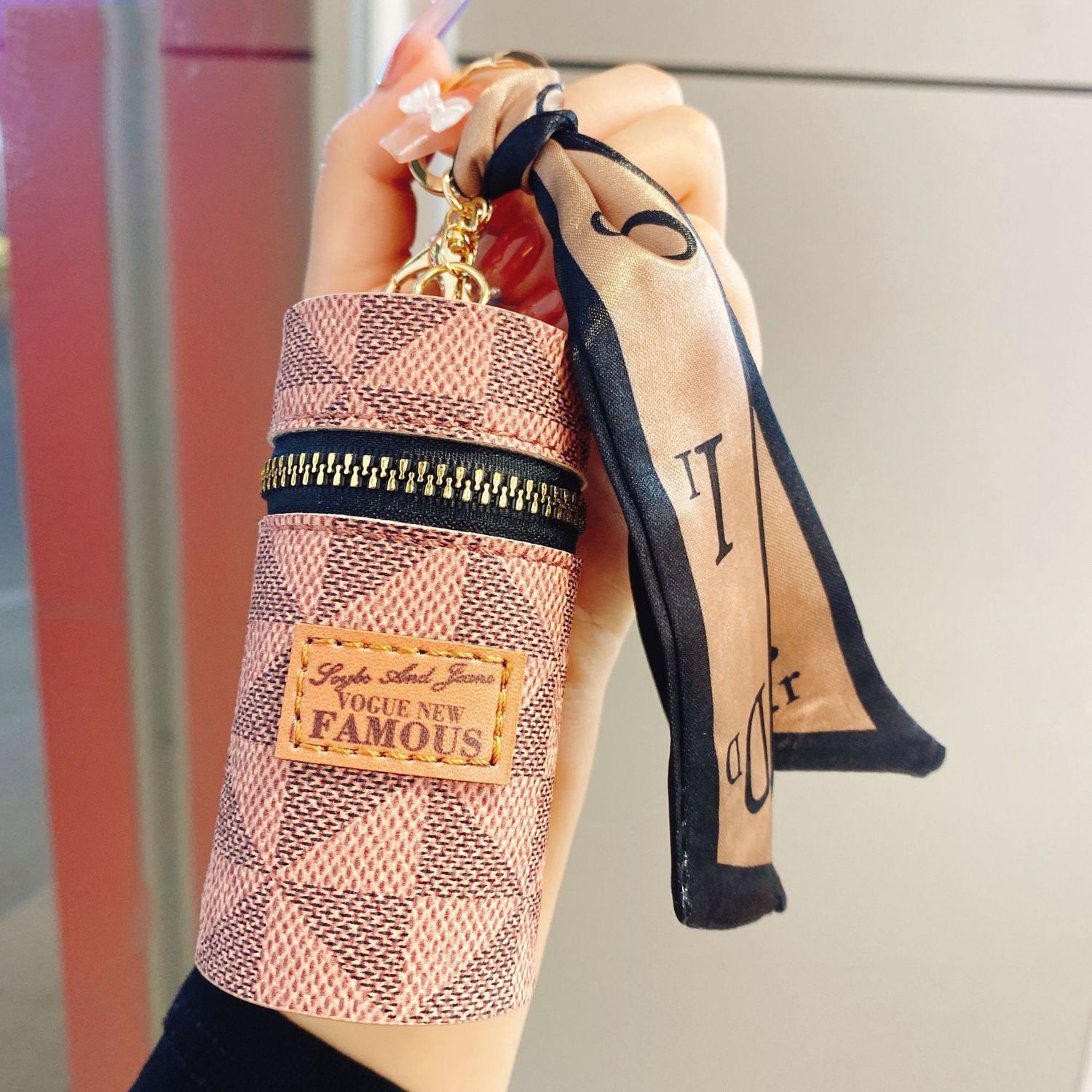 TS  Presbyopic coin purse keychain bag: triangle pink 40109