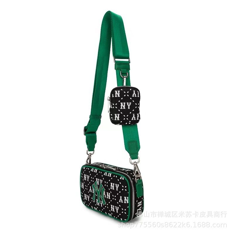 Misuka    Underarm NY retro embroidered shoulder bag Black 07539