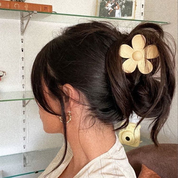 20973 claw clip Flower