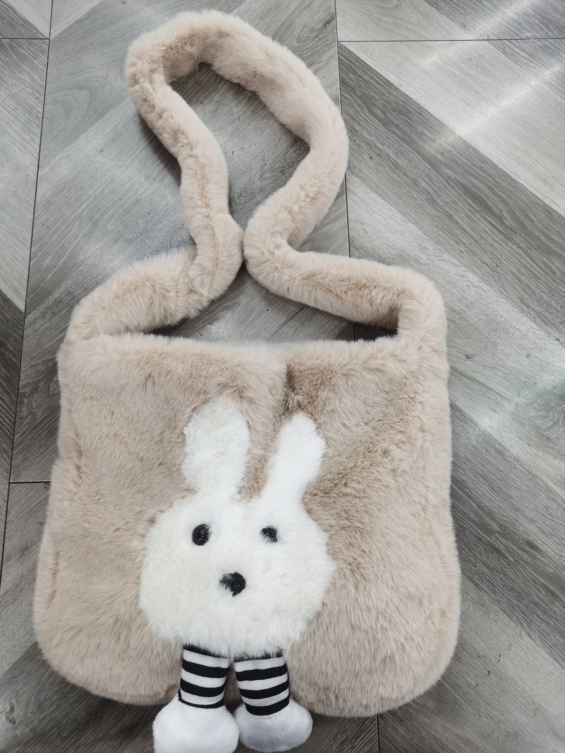 24125 PLUSH SLING BAG yy