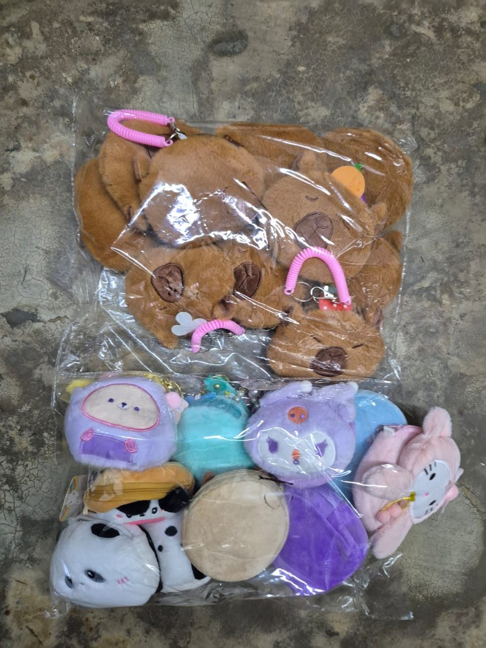 24113 PLUSH SPRING POUCH yy