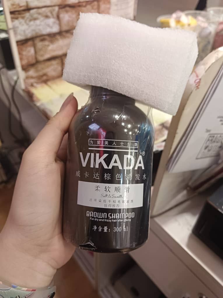 vikada 300ml lock color shampoo : brown