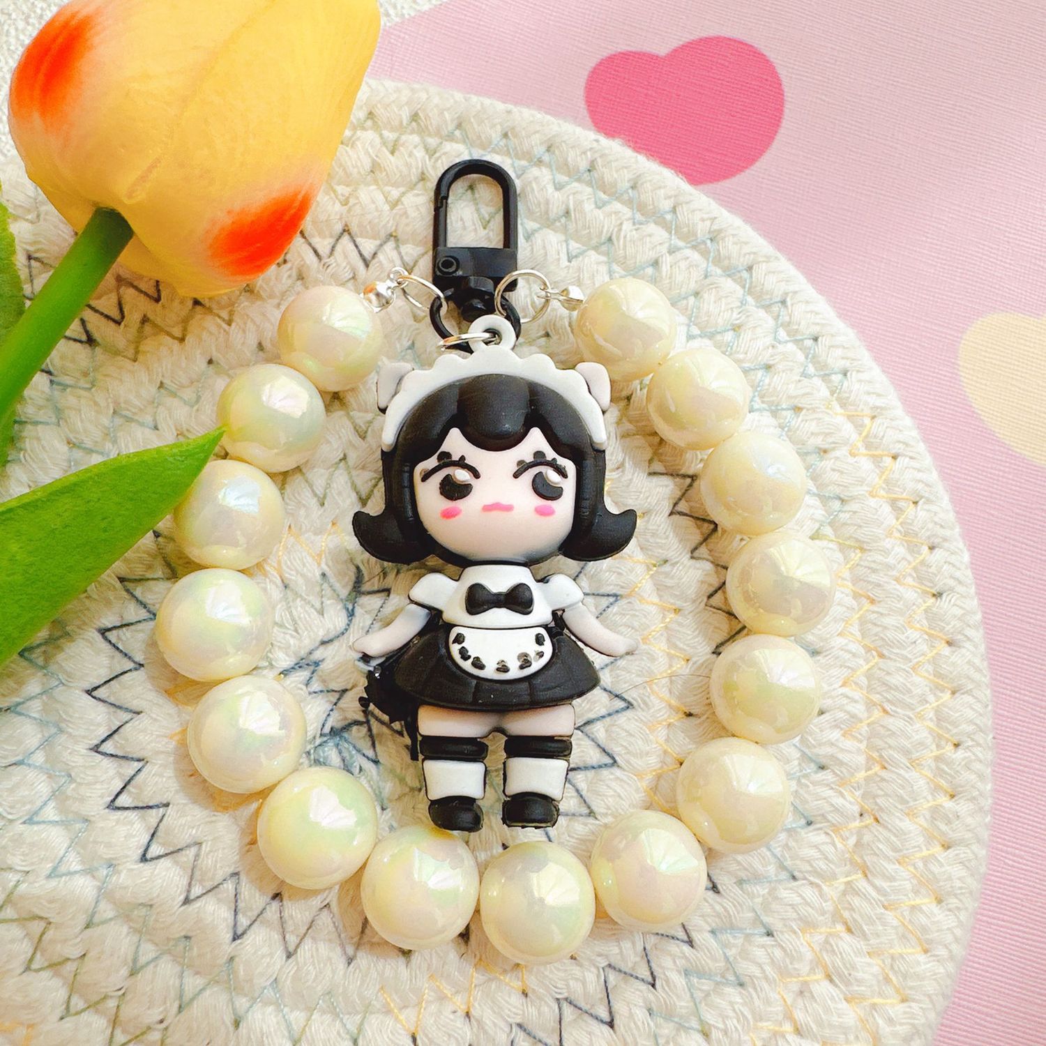 Girls group beaded chain pendant: white glass sauce