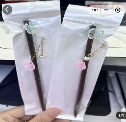 48092 Wood Tassel Hairpin BS