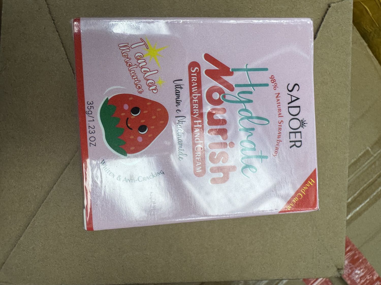 17857 SADOER Strawberry Vitamin E Hydrating Nourishing Hand Cream 35g