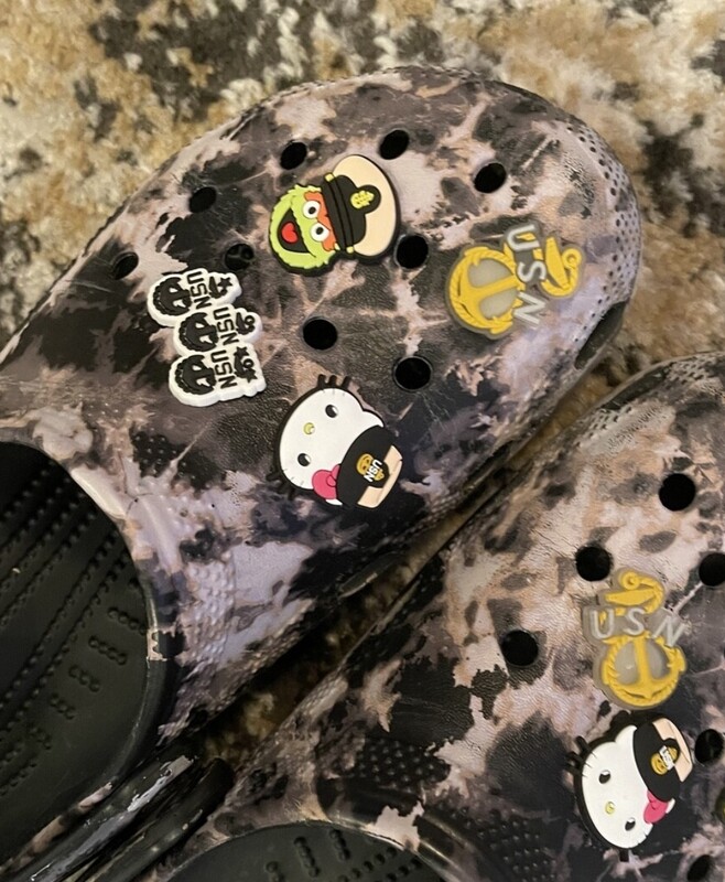 (8) Combo Croc Charms 👉🏼2 OTG, 2 Kitty, 2 Heritage and 2 Tri-anchor 🔥🔥(total of four designs and eight charms.)