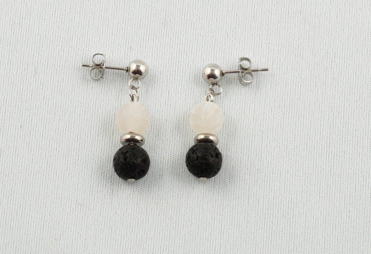 Boucles d&#39;oreilles diffuseur d&#39;huile essentielle, pierre de lave et agate blanche