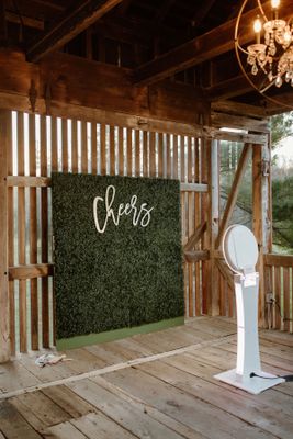 Green Boxwood Wall