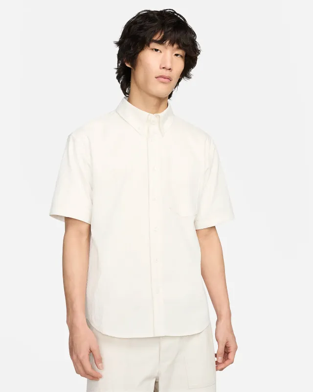 Nike Life Men&#39;s Short-Sleeve Seersucker Button-Down Shirt