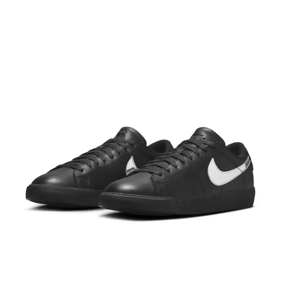 NIKE SB ZM BLAZER LOW QS BLACK/METALLIC SILVER-BLACK HJ6703-001