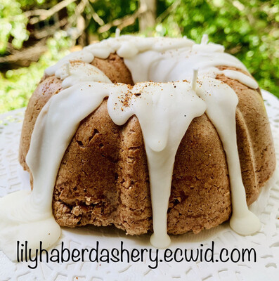 Maple Bourbon  Bundt Cake Candle (Large) - Fake Bake/Fake Faux Food/Prop Hostess Birthday Gift Idea Cosplay Collection Novelty Gift Realtor Home Staging Prop New Home Closing Gift Housewarming Gift