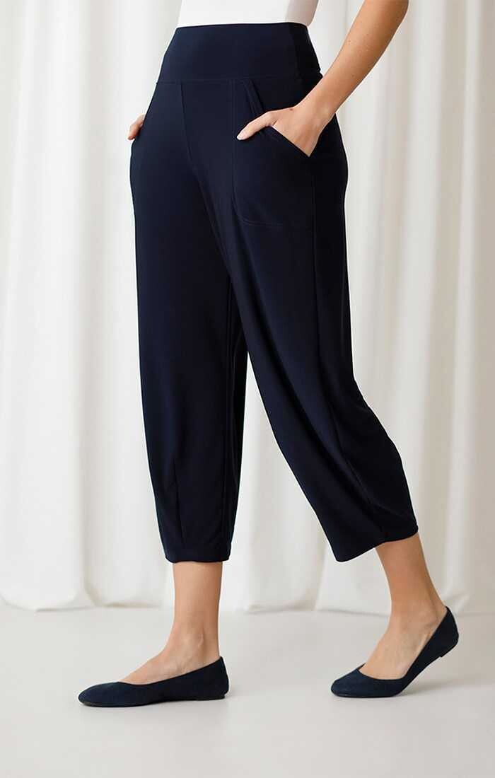 Sympli-Pant Narrow Lantern Pant in Black