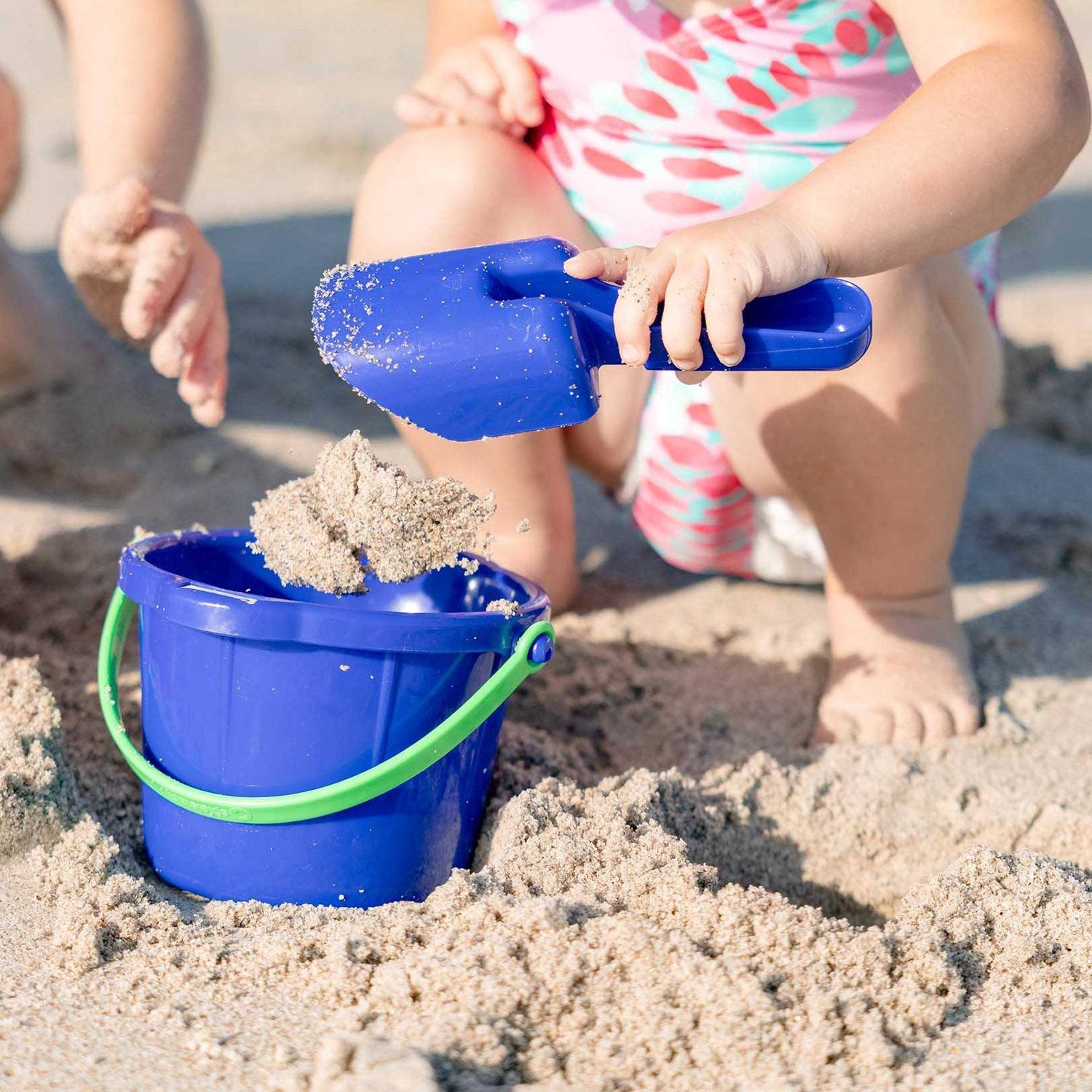 Small Scoop for Sand &amp; Snow (assorted colors)