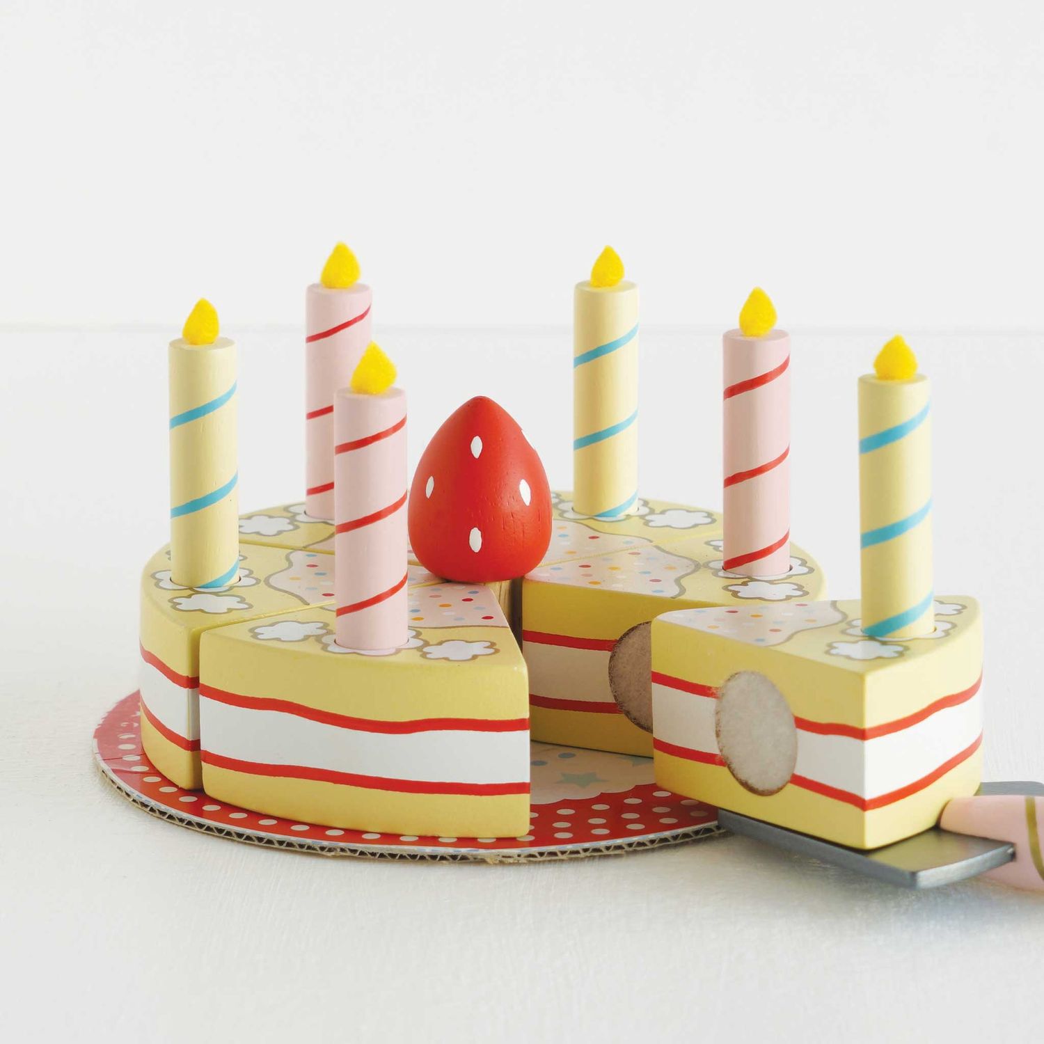 Sliceable Birthday Cake &amp; Candles