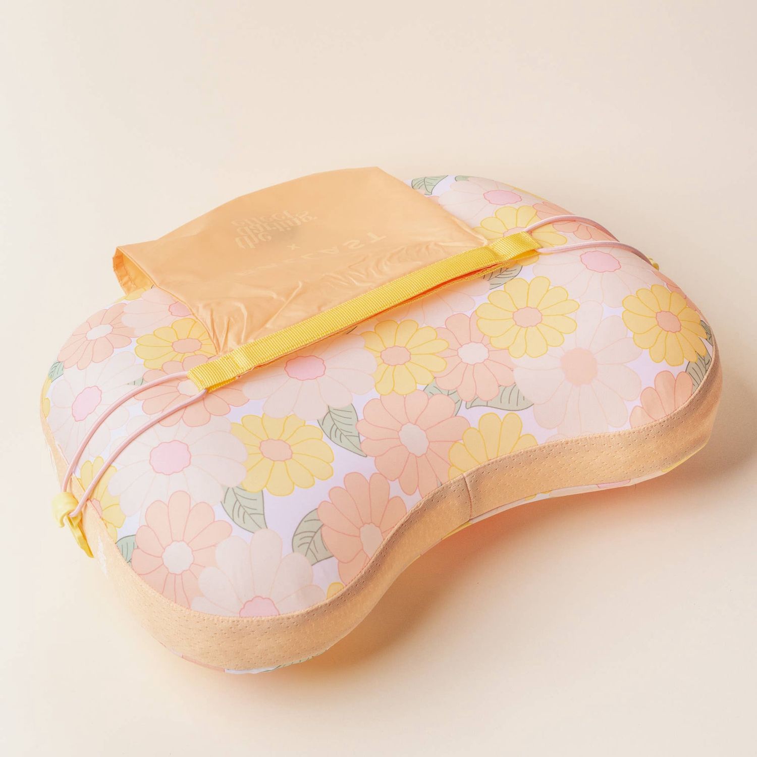Ballast Beach Pillow–Daisy Craze Peach