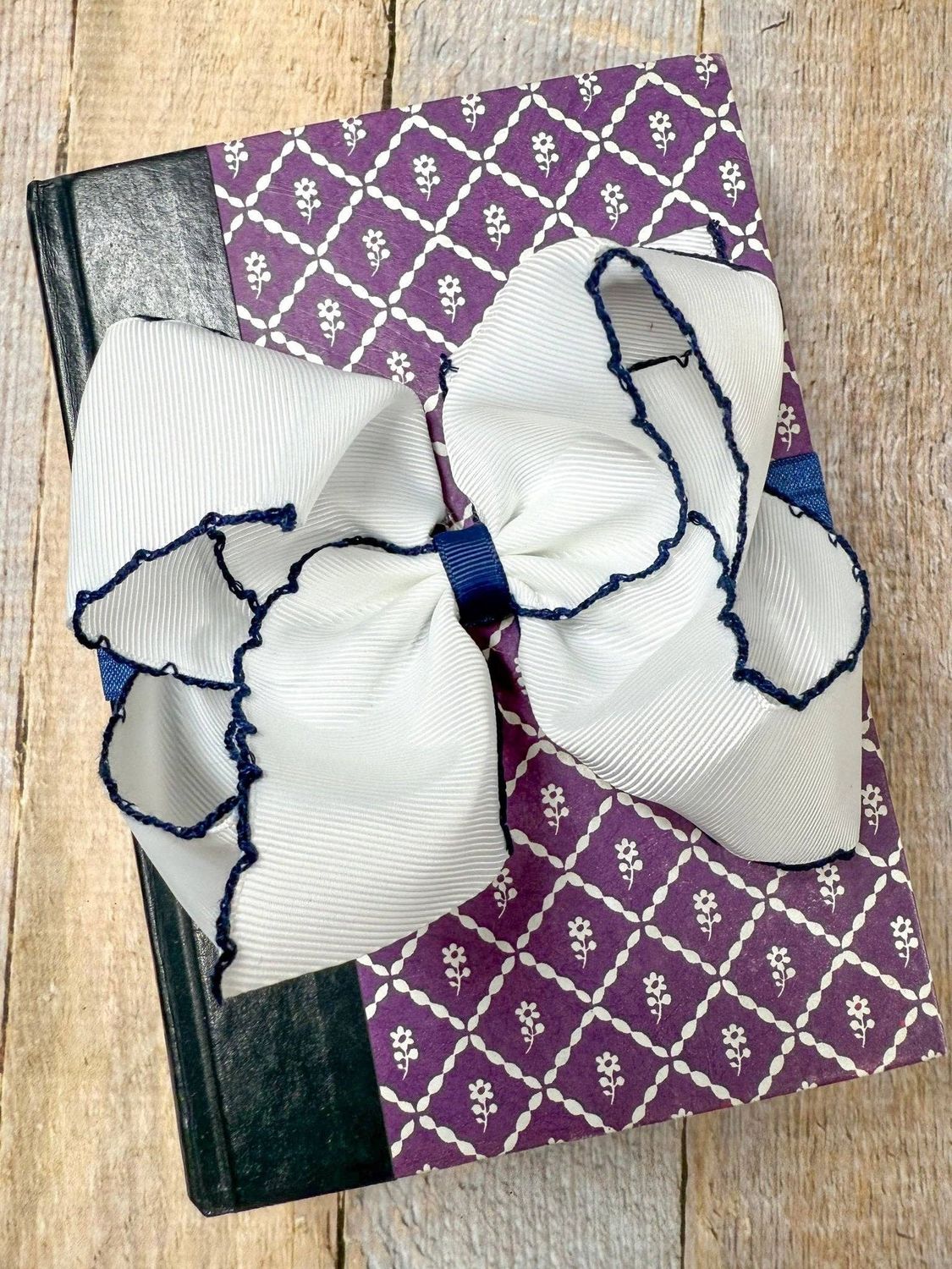5" Classic Moonstitch Boutique Bows Girls Headband or Bow, Color: White with Navy Moonstitch, Style: Hair Bow on Clip