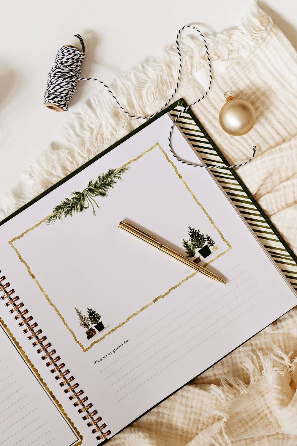 Our Christmas Story: A Keepsake and Memory Book for Families