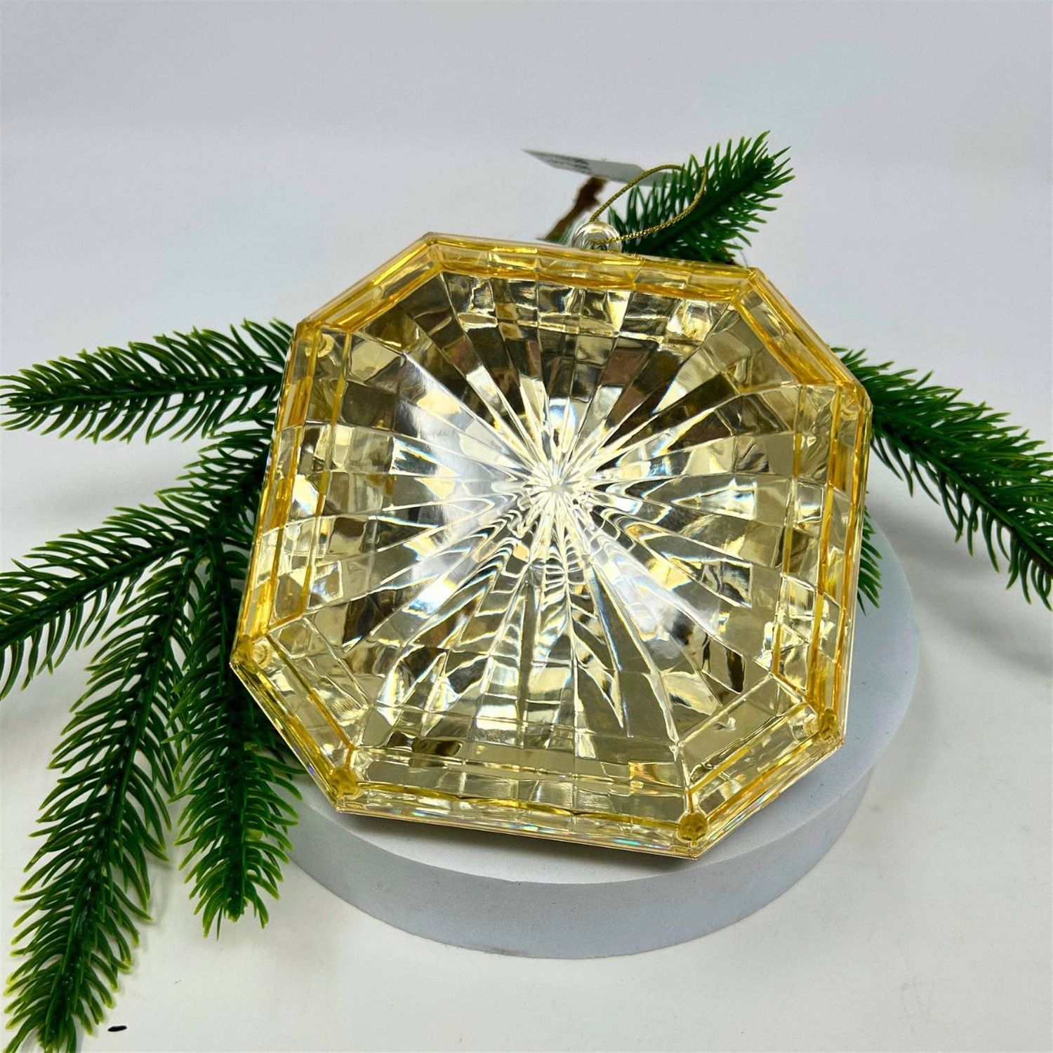 Plastic square Diamond Ornament - Gold 4.7x5.1x2"