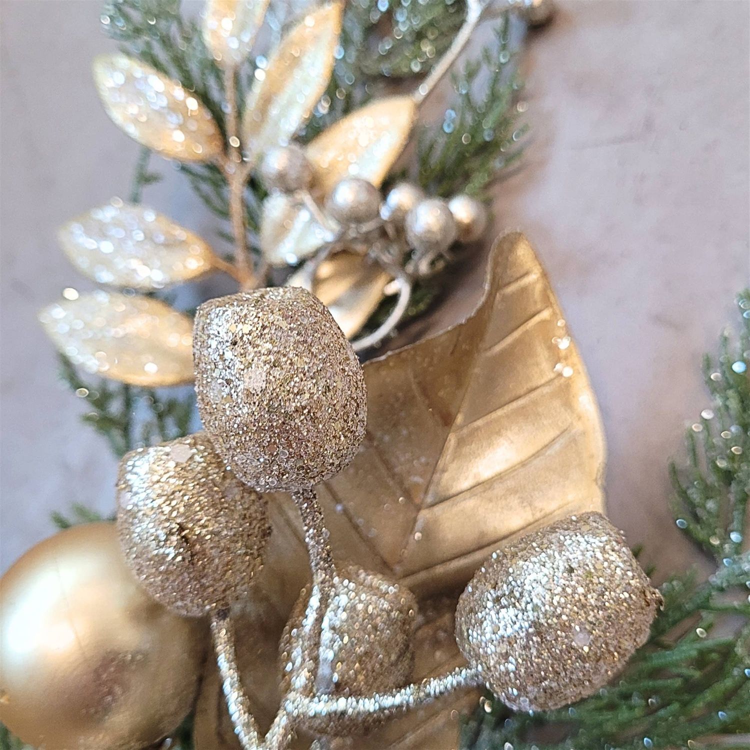Cedar Mixed Metallic Leaves Spray 22”