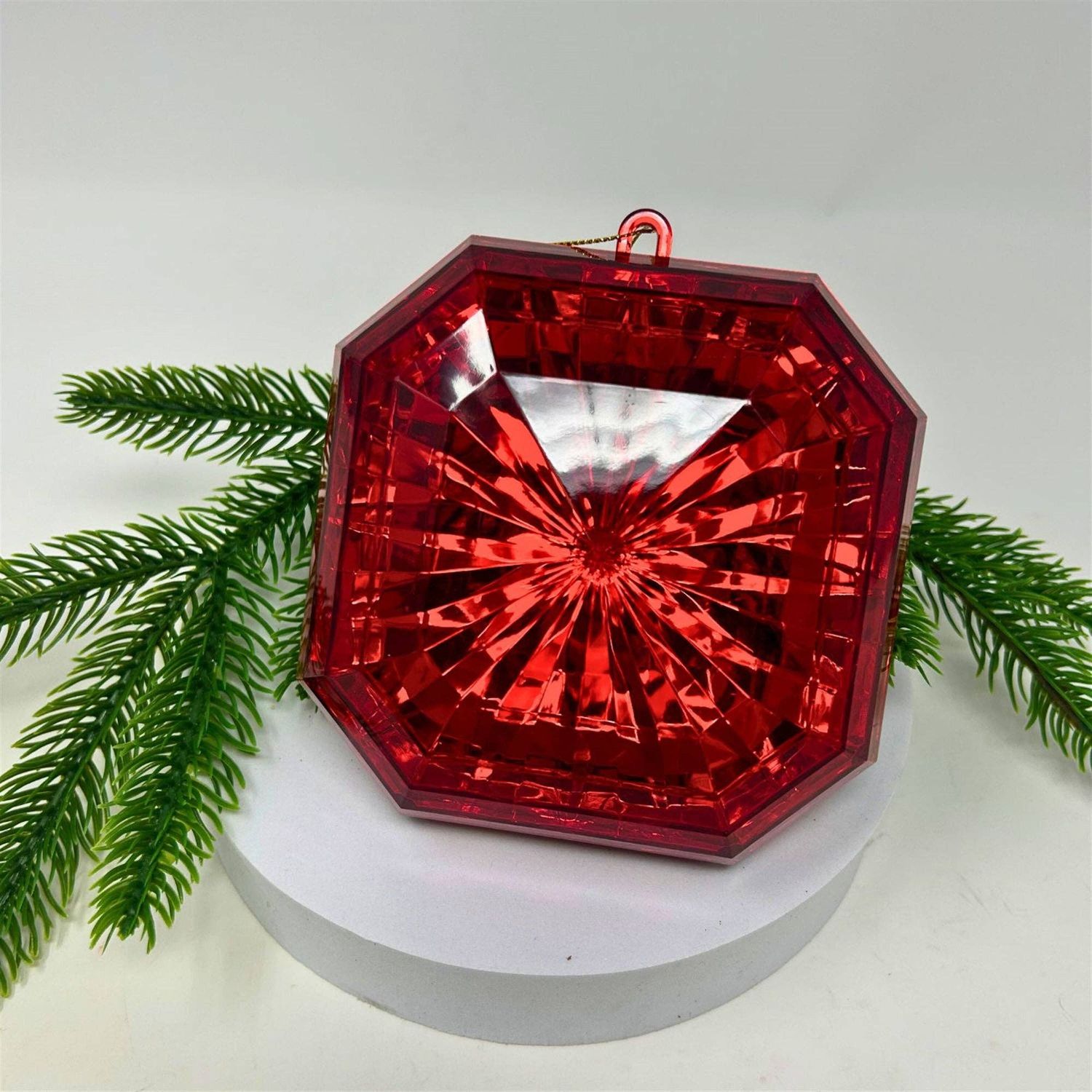 Plastic square Diamond Ornament - Red 4.7x5.1x2"