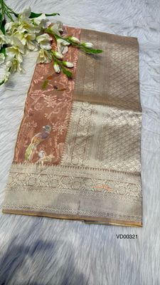 Pattu Light Weigh Tissue With Meena Peacock