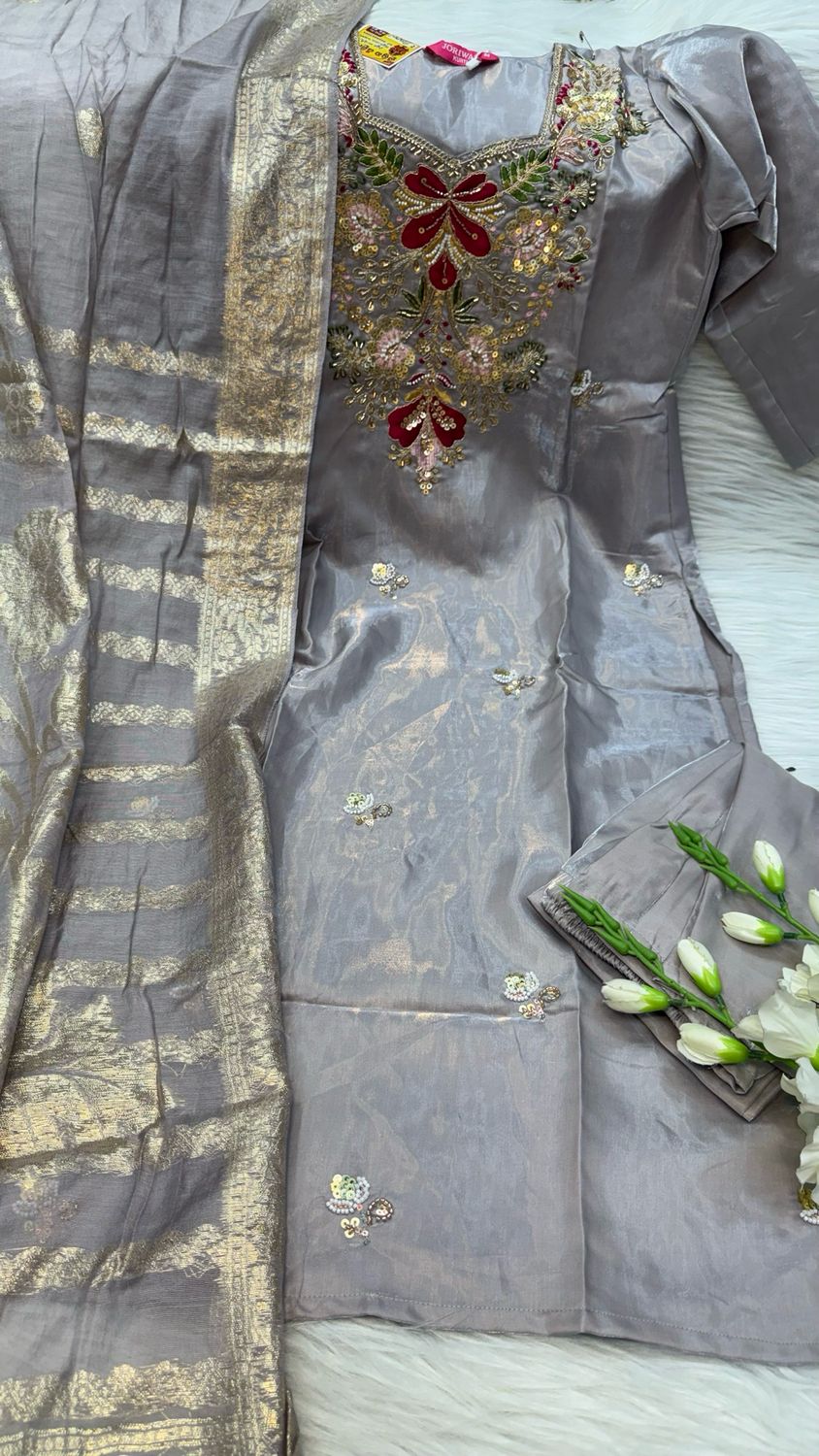 Benaras Suit
