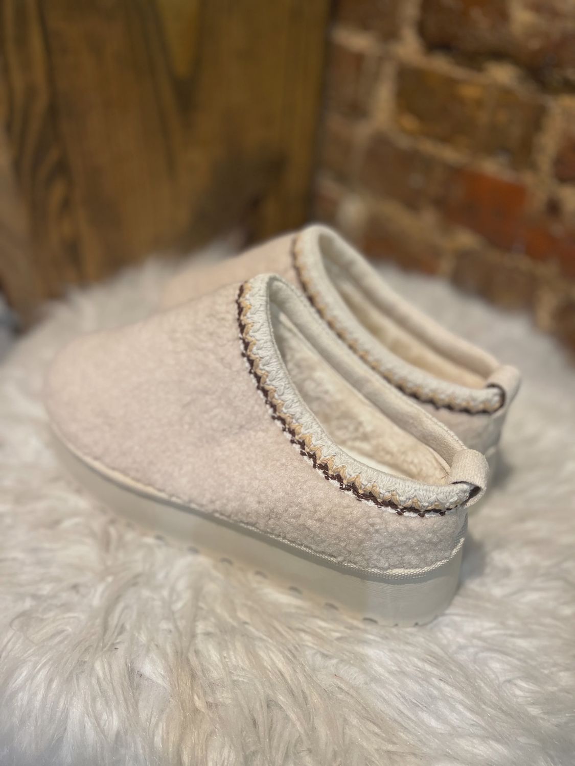 Platform Slipper, Color: cream, Shoe size: 5-5