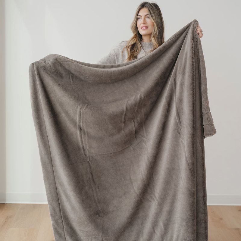 LUSH XL THROW BLANKETS