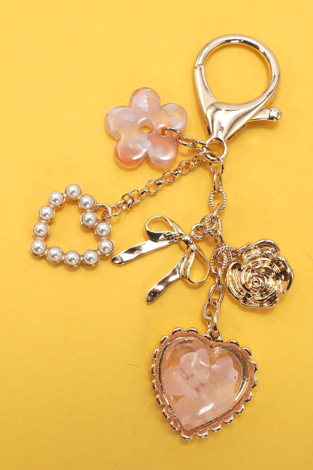 BAG CHARM- PRESSED FLOWER BOW PEARL HEART, Color: Gold