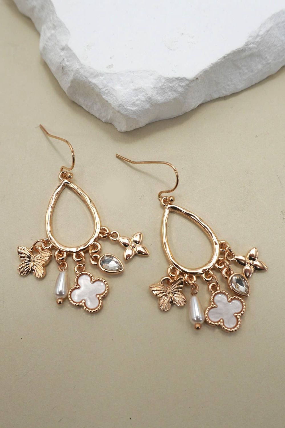 MULTI CHARM CLOVER TEARDROP EARRINGS | 80E61133, Color: GOLD
