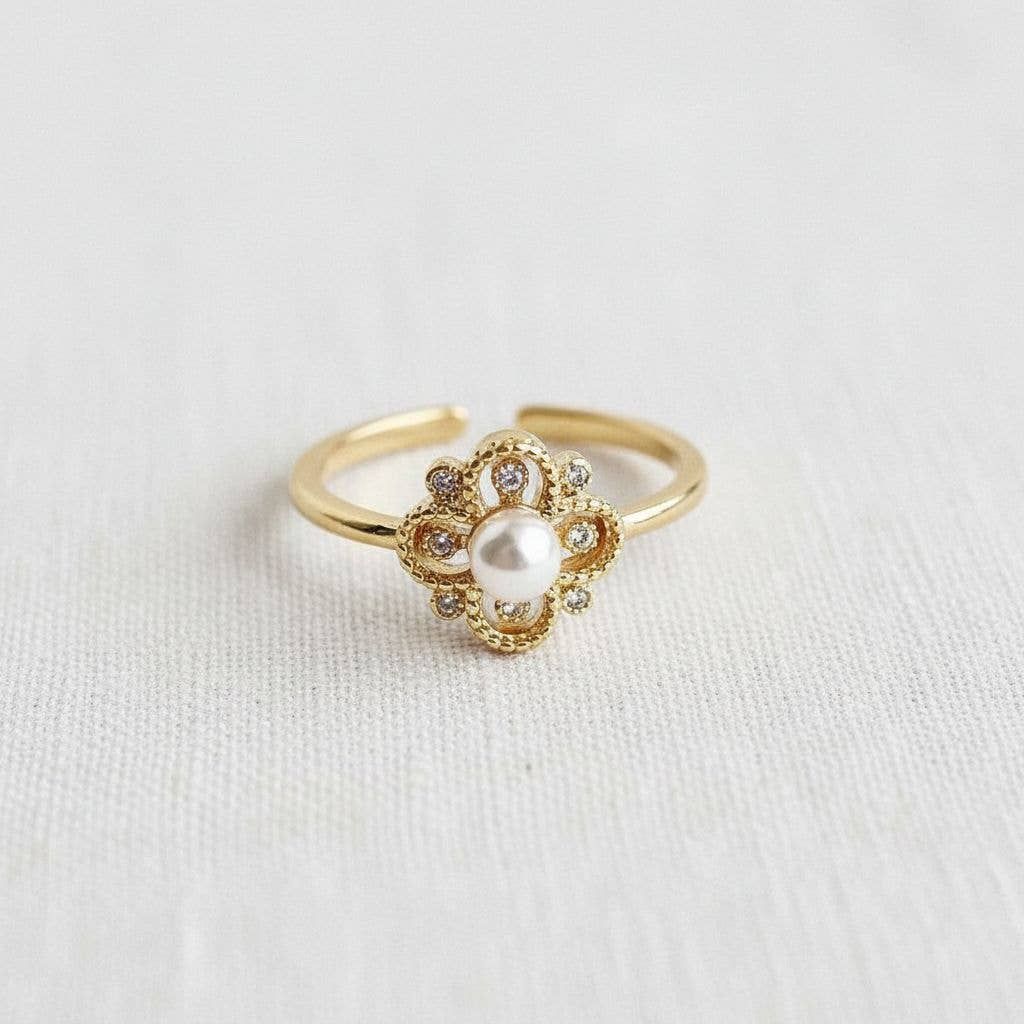 Regal Vintage-Inspired Gemstone Ring