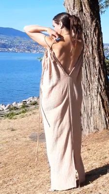Göttin der Sinnlichkeit, langes Boho Kleid Sandfarben