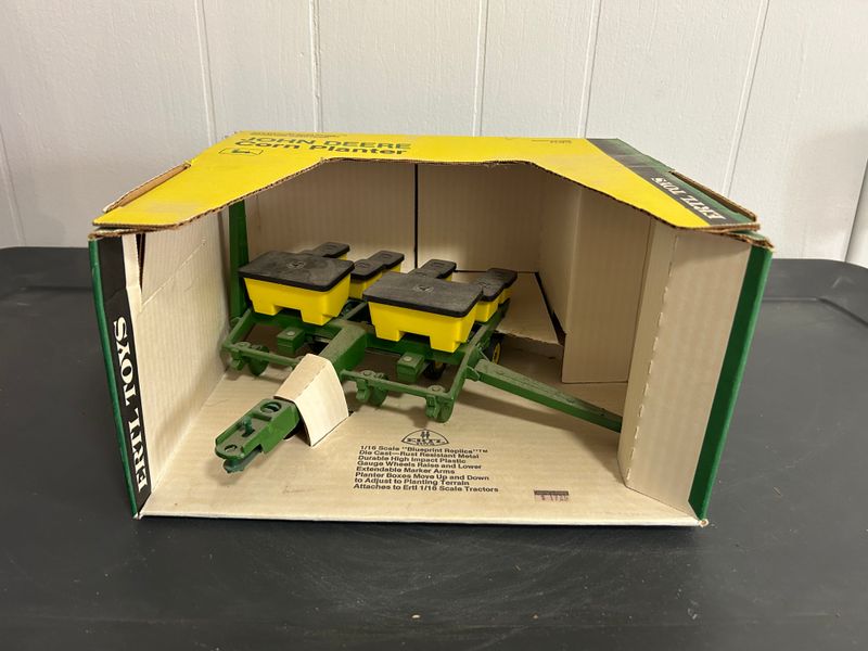 John Deere 4000 Corn Planter