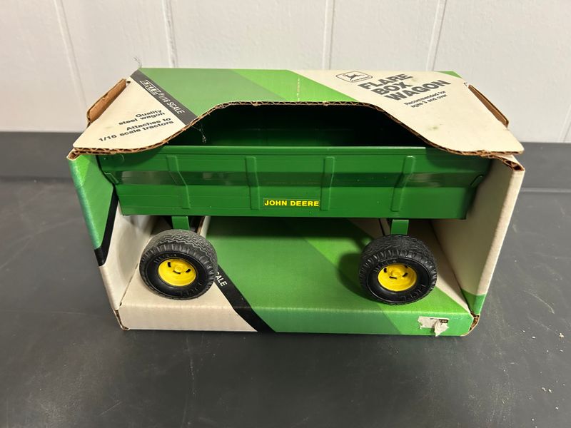 John Deere Flare Box Wagon