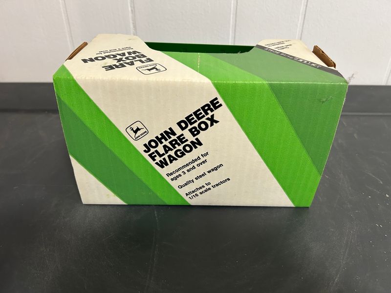 John Deere Flare Box Wagon