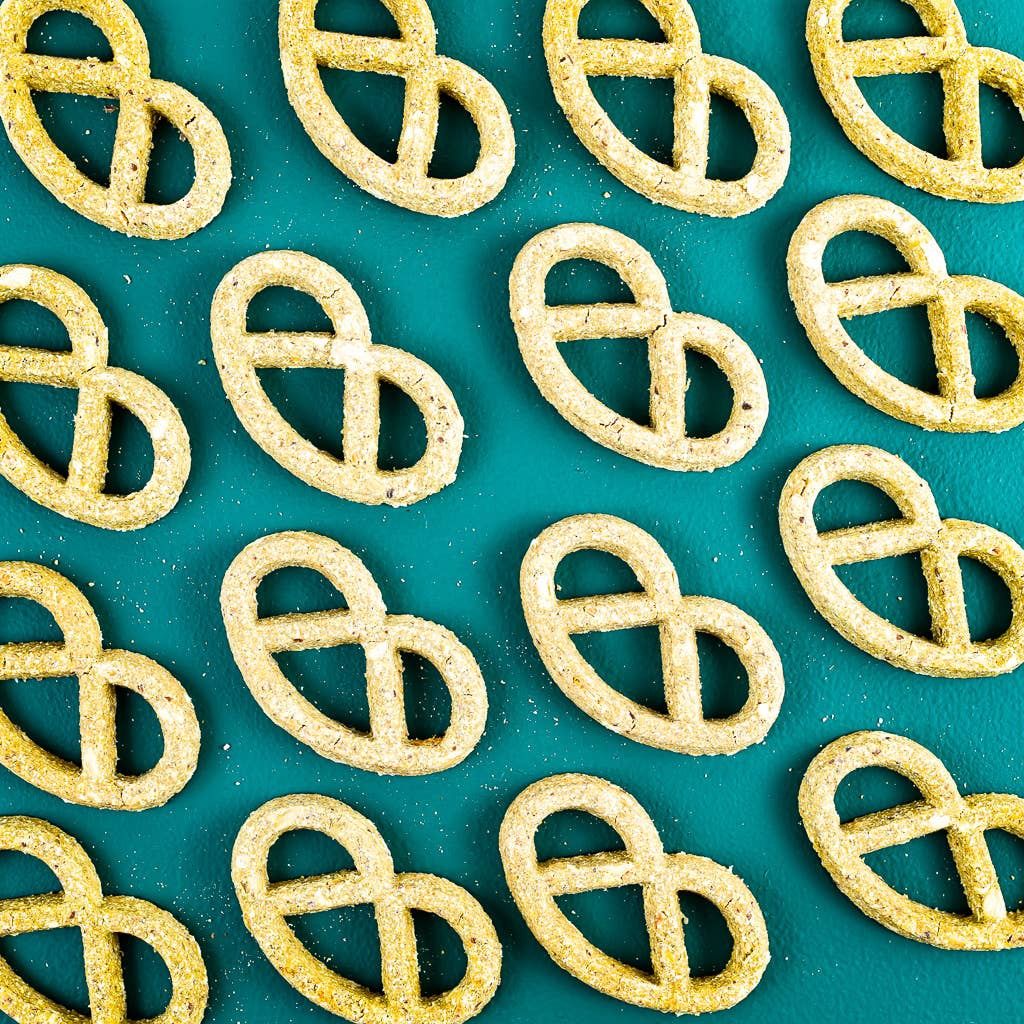 Greens &amp; Cheddar Pretzels