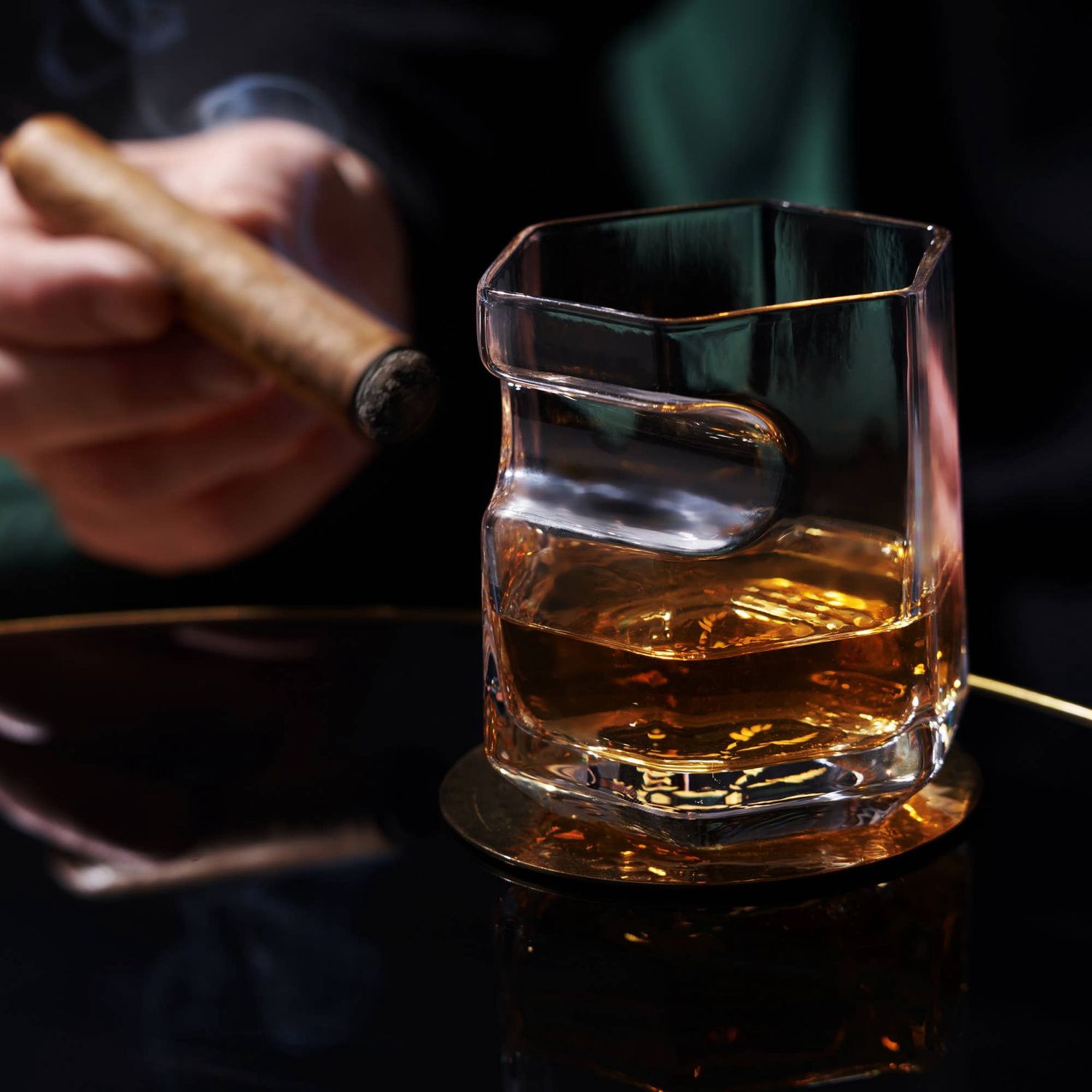 Raye™ Crystal Whiskey Glass with Builtin Cigar Holder