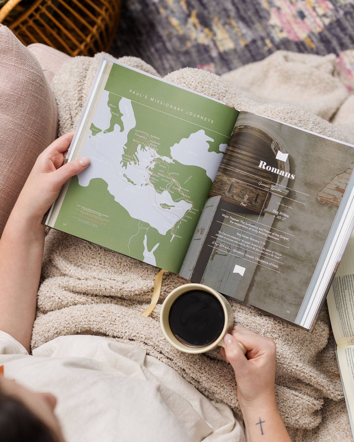 The Bible Handbook | Coffee Table Book