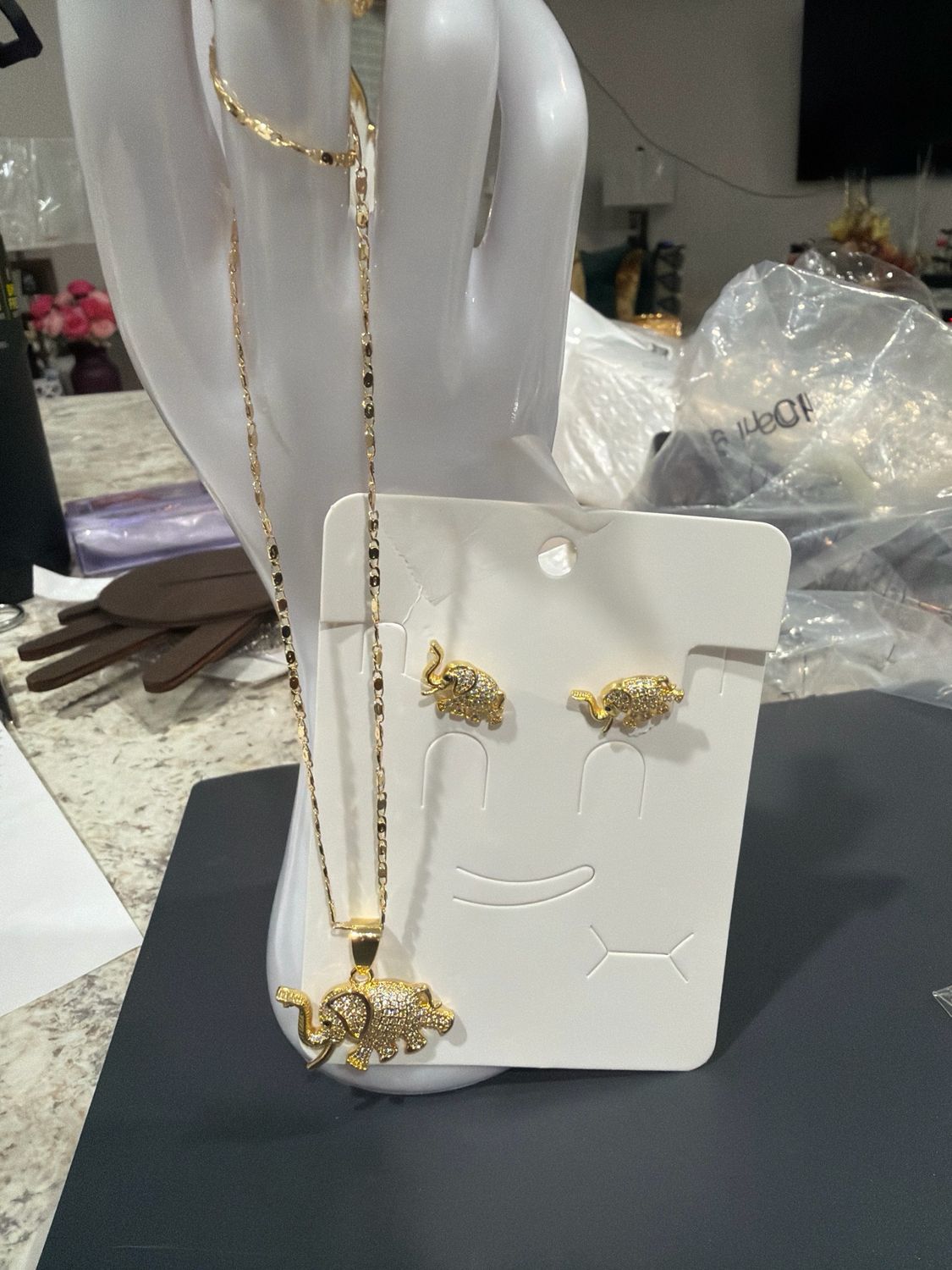 Small Elephant Pendant And Earring Set Goldtone Fashion Jewelry. SKU  0039