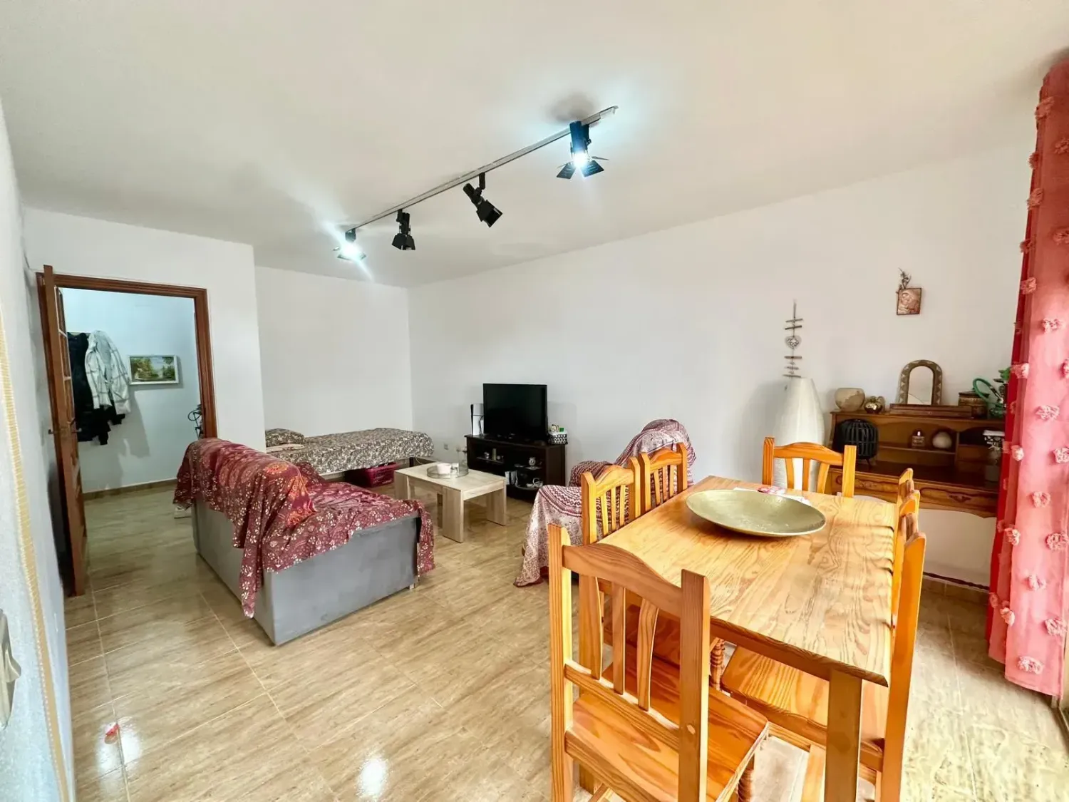 PISO EN VENTA EN EL CENTRO DE CARBONERAS