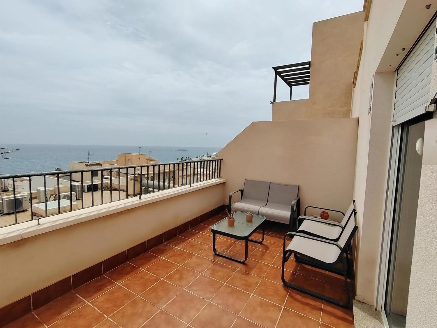 SE VENDE PISO CON VISTAS AL MAR