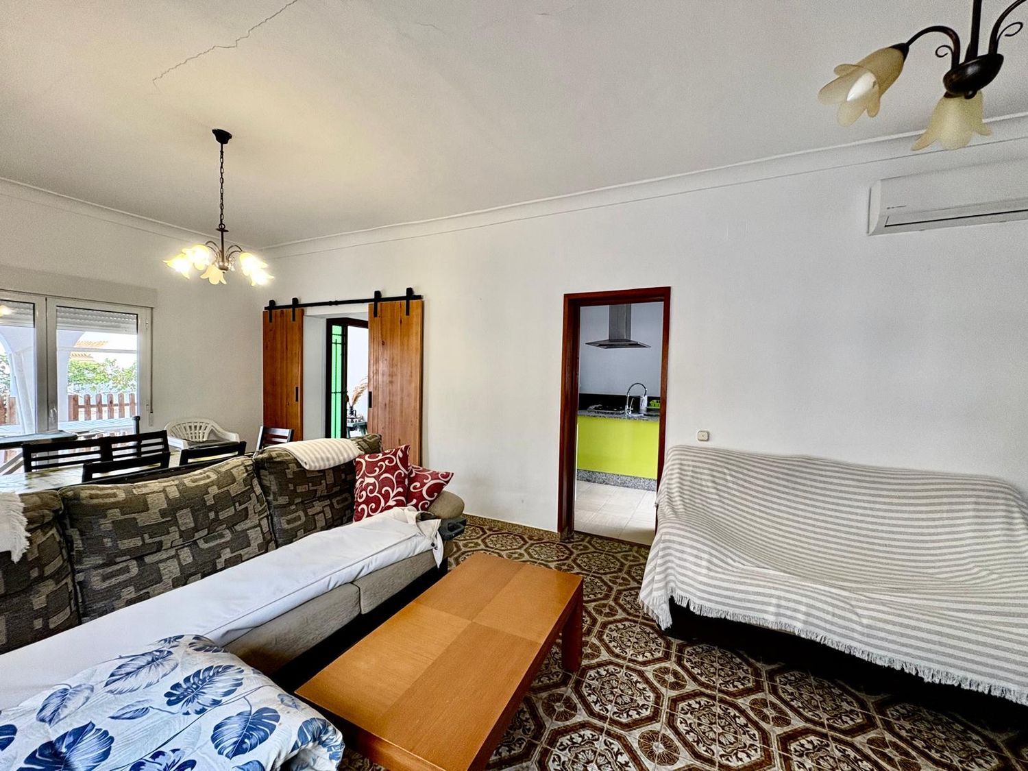 SE ALQUILA CHALET EN EL CENTRO