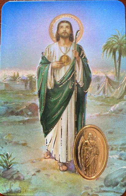 St. Jude Prayer Card with embedded gold tone St. Jude medal - Spanish