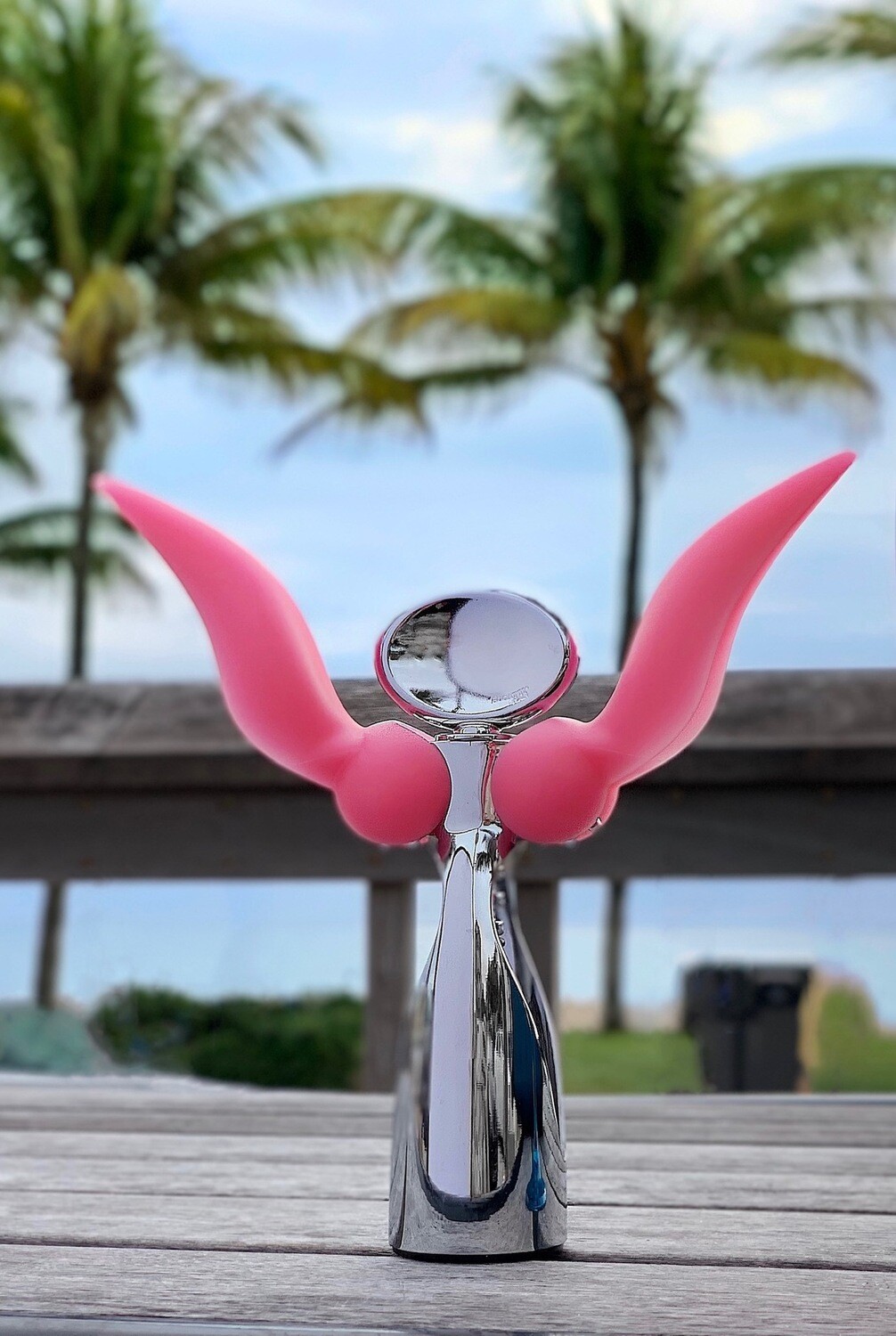 Lola Tira Wine Opener pink