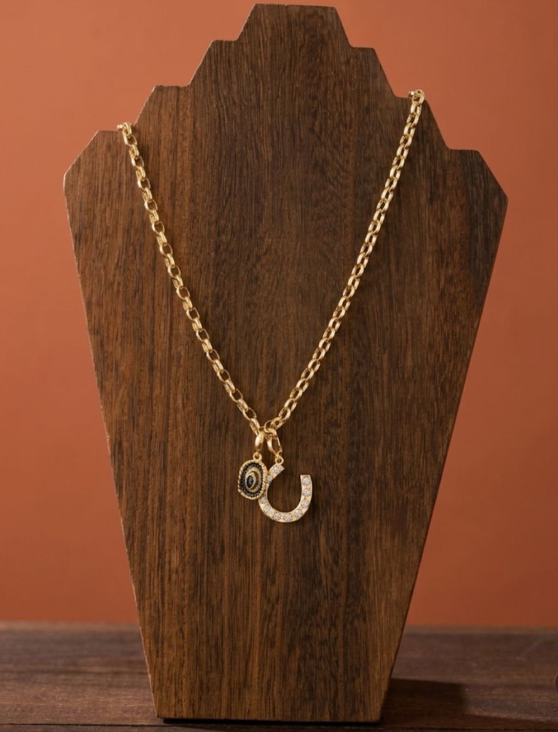 Horseshoe necklace
